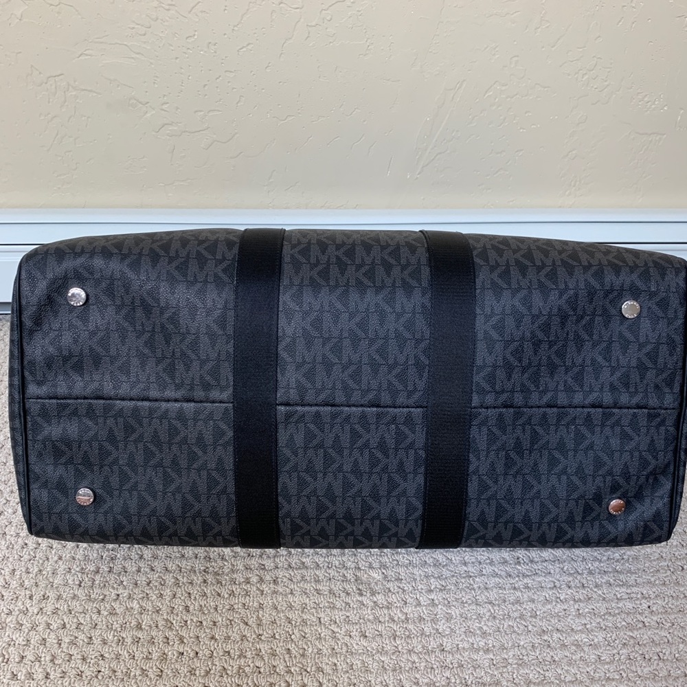 AUTHENTIC Michael Kors duffel bag - Picture 8 of 8